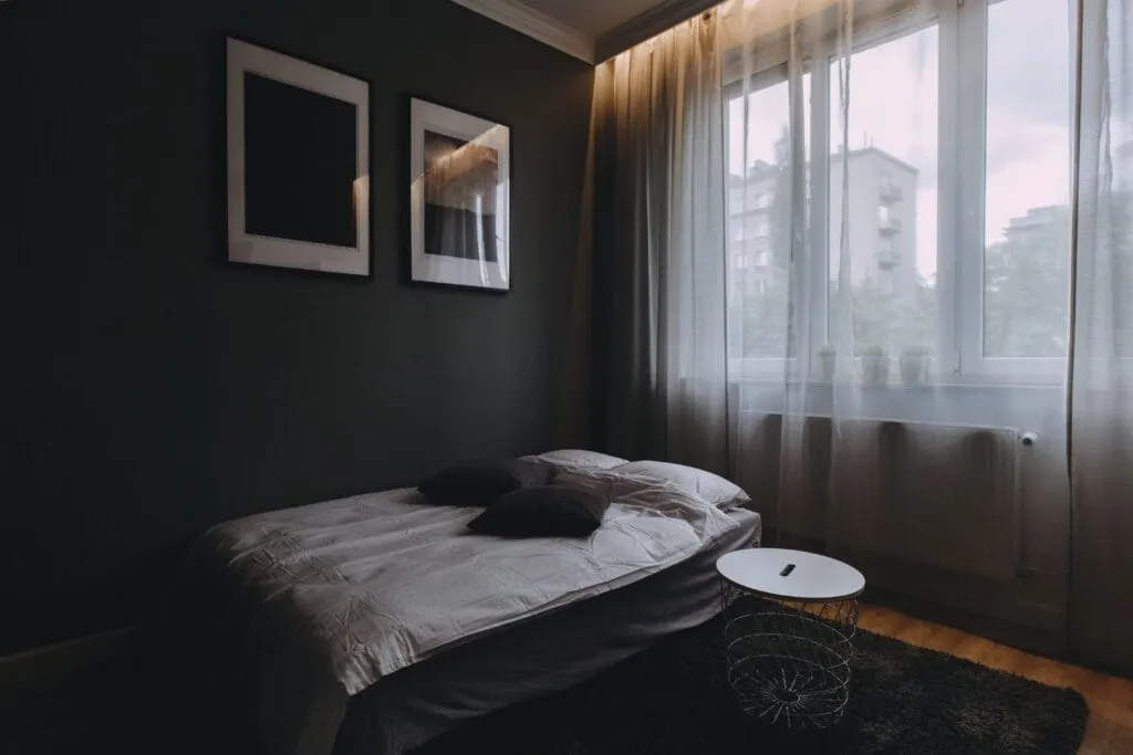 10 Ways to Maximize Space in a Small Bedroom