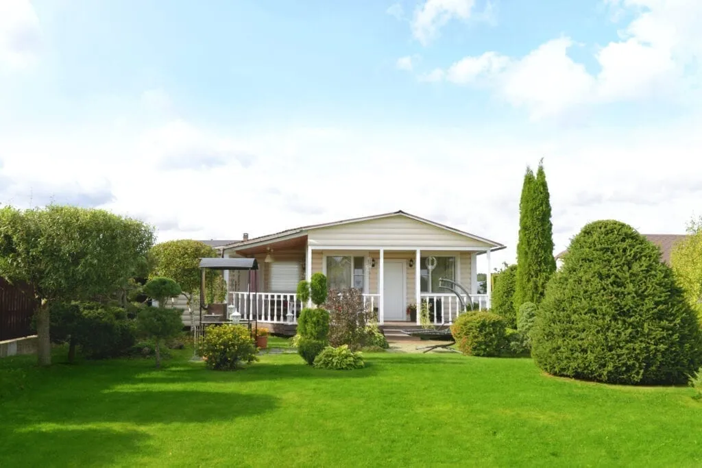 How to Care for your Lawn and Landscaping Before the Winter
