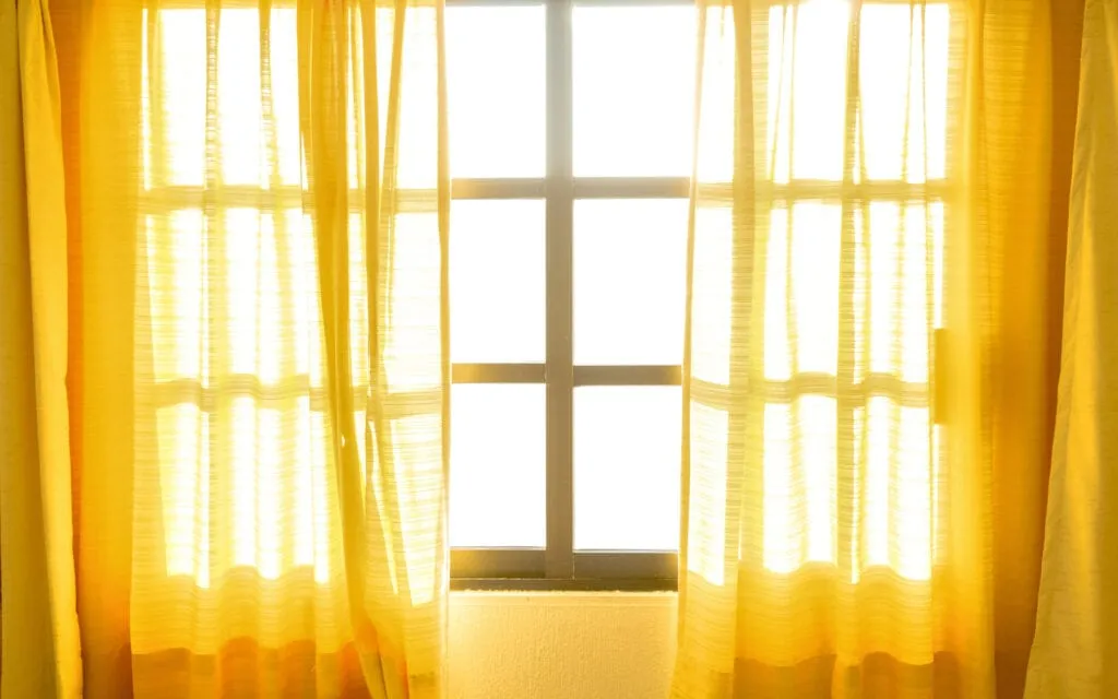 How to Select the Right Window Curtains