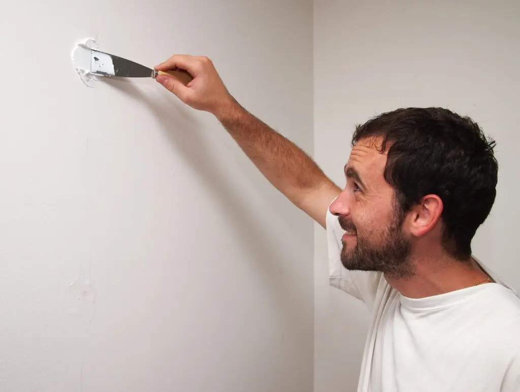 How to Fill Holes in the Wall to Get Your Security Deposit Back