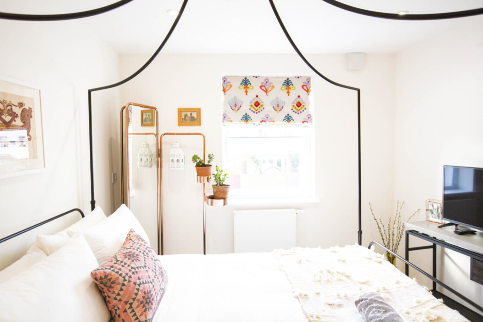10 Ways to Maximize Space in a Small Bedroom