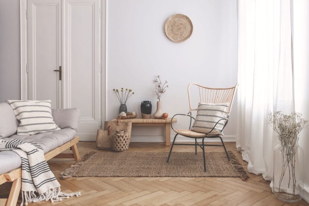 Living room with light lilac painted walls