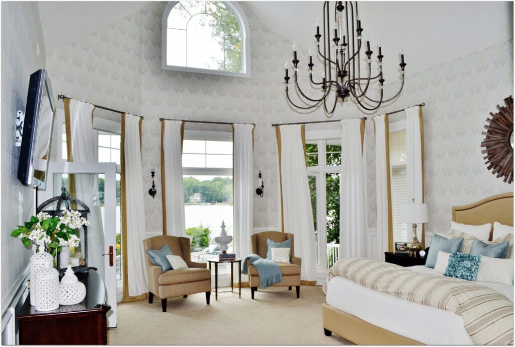 High ceilings in a bedroom