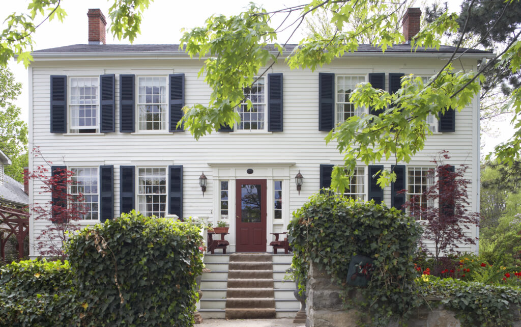 "Old colonial house in North America, front elevation"