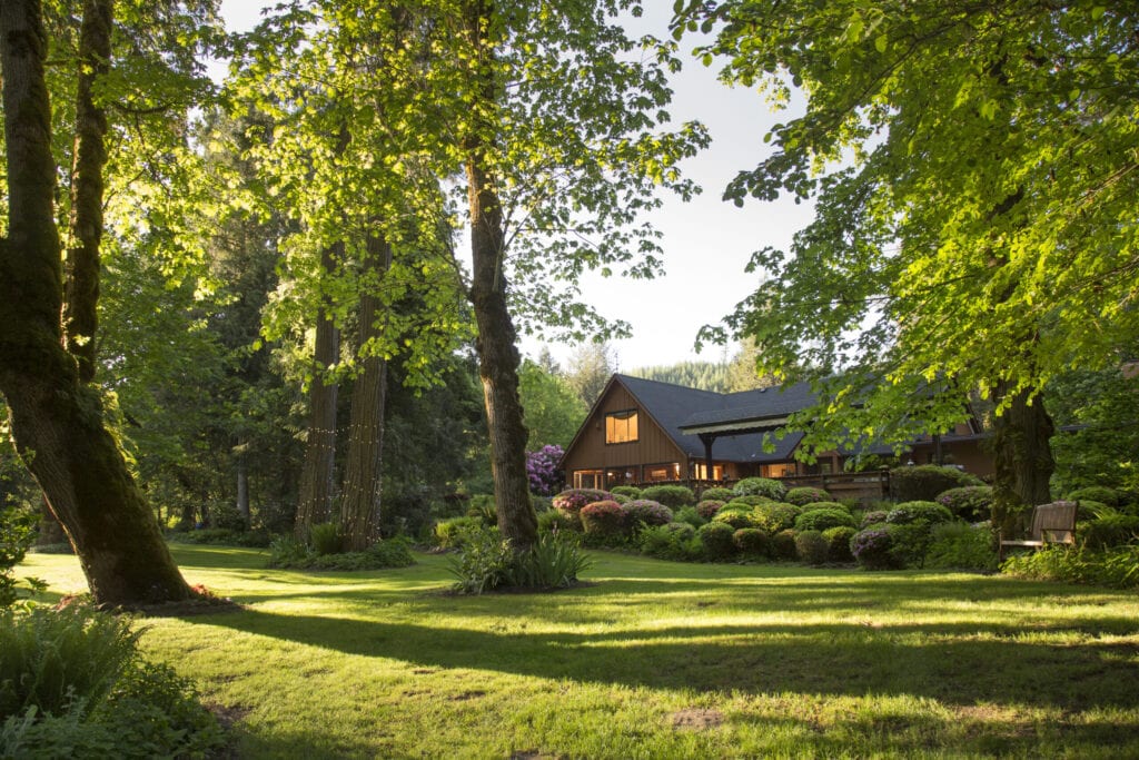 of House with lush gardens, Eagle Rock Lodge,McKenzie River, Vida, Oregon, USA