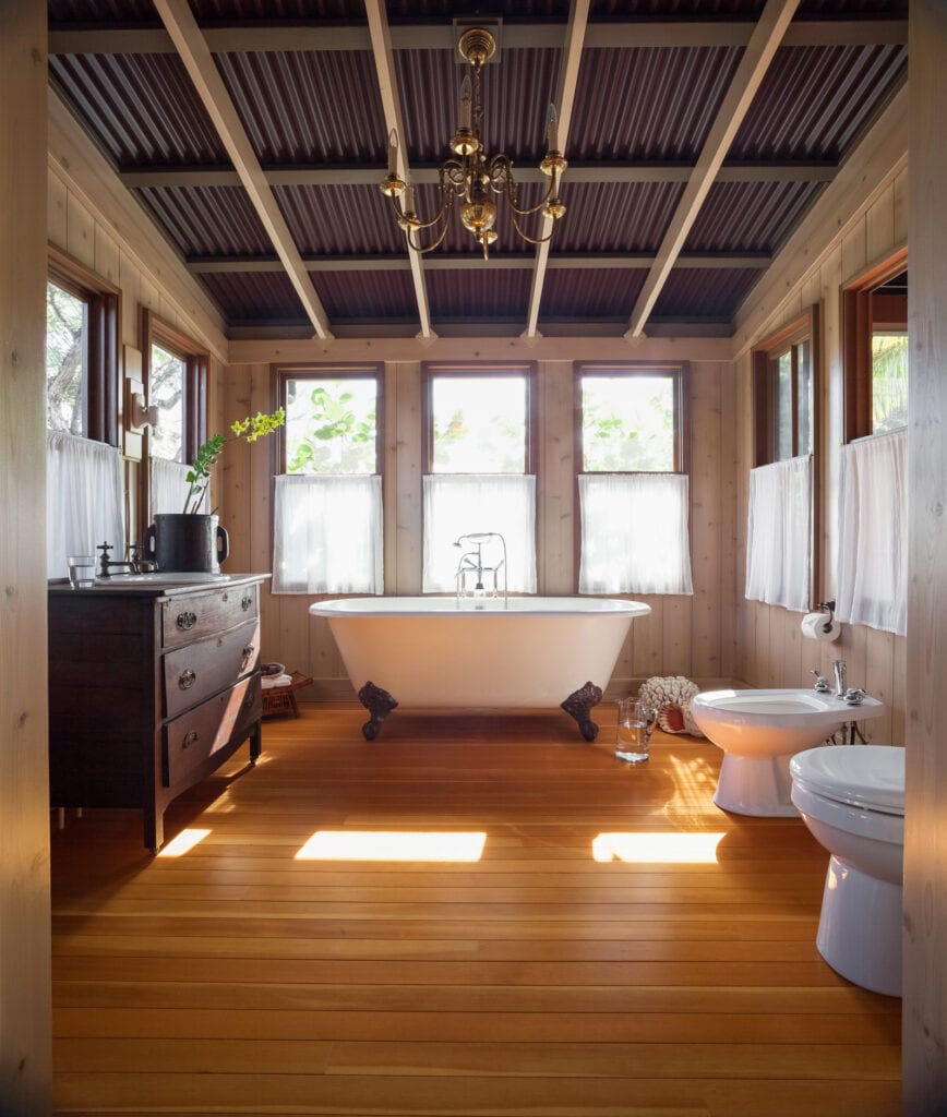 Claw foot tub in bathroom