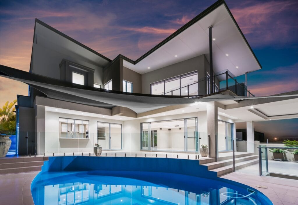 Mansion with round pool