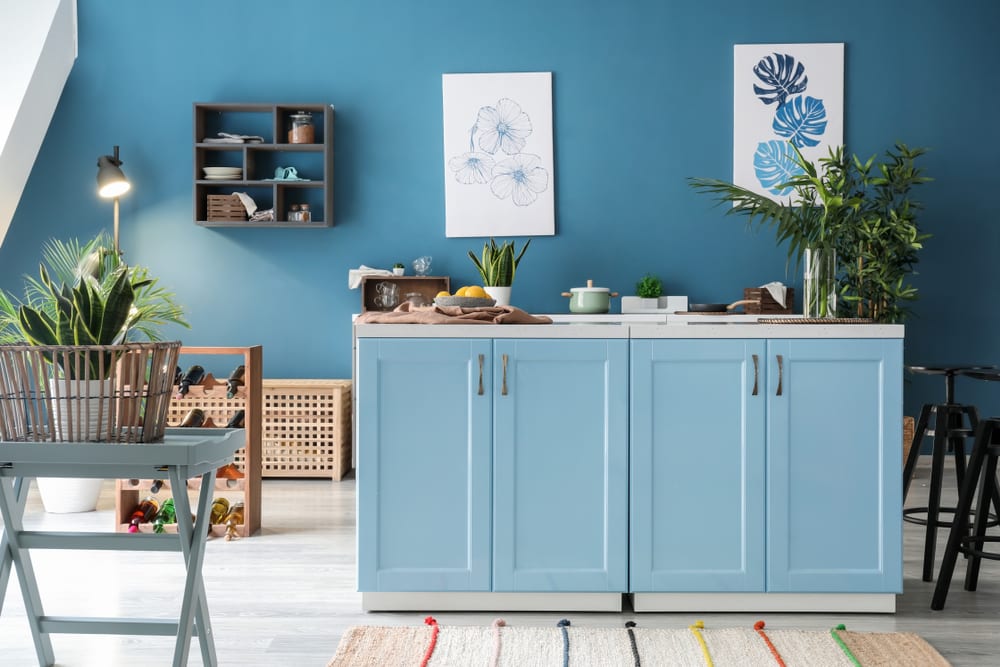 Blue tropical kitchen decor