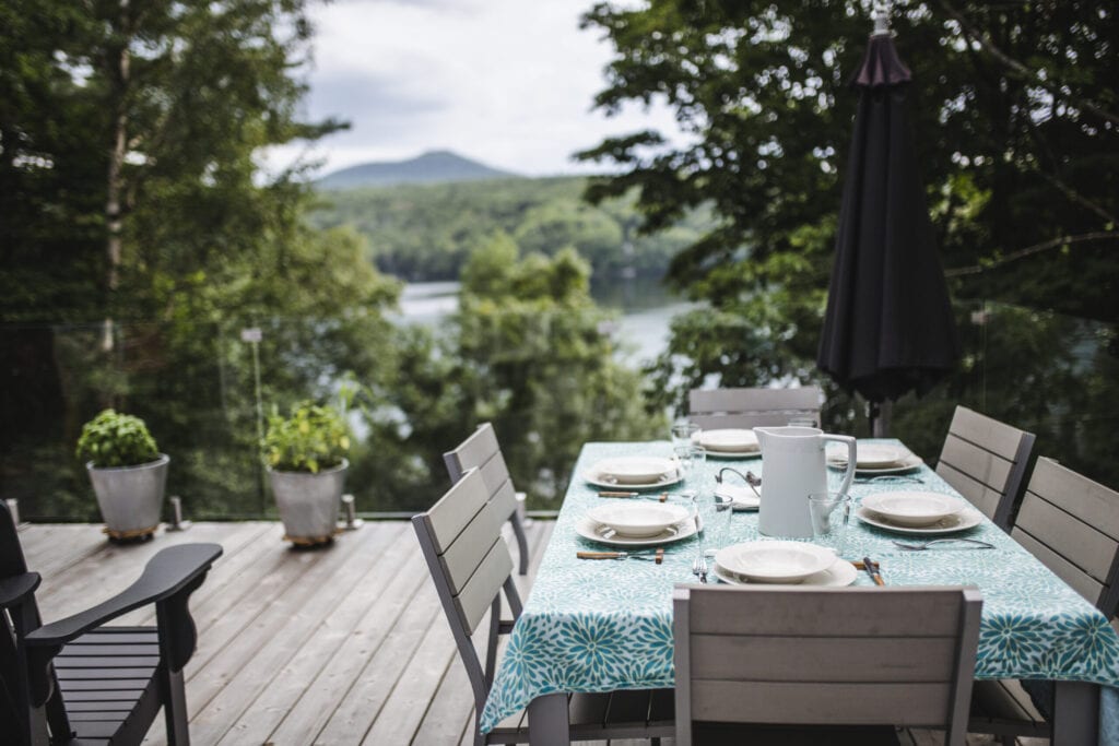 outdoor dinning table 