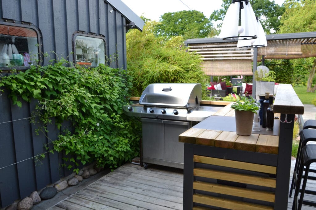 Outdoor kitchen