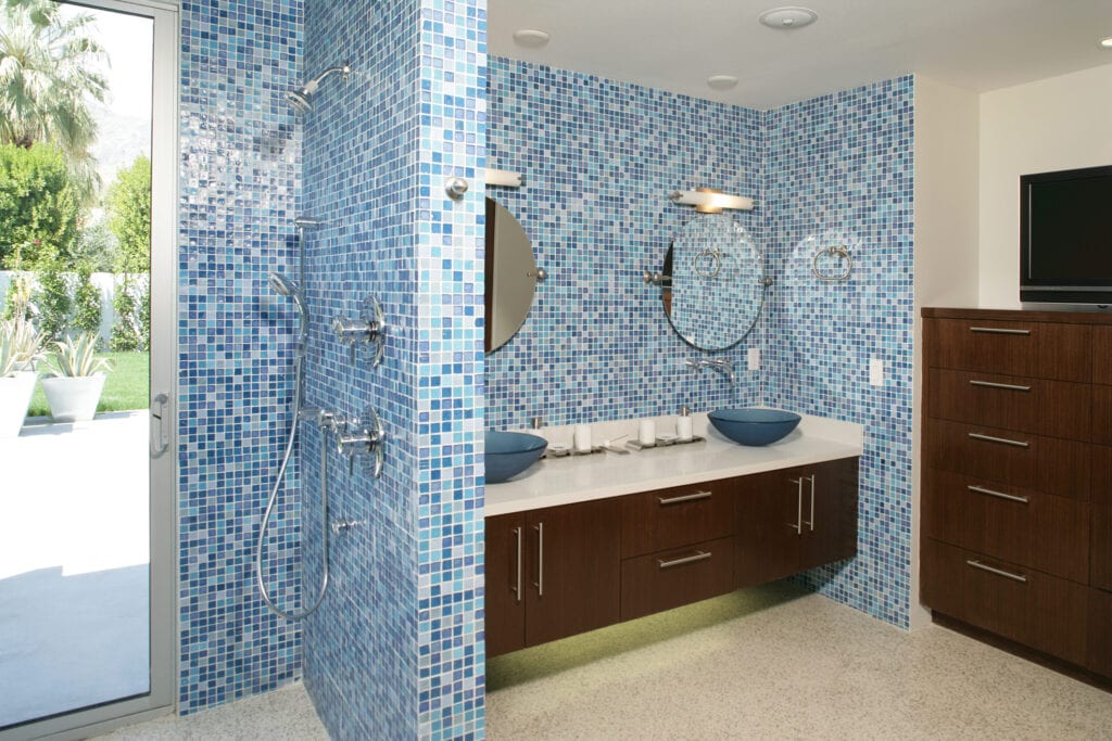 Multishade blue tiles in bathroom