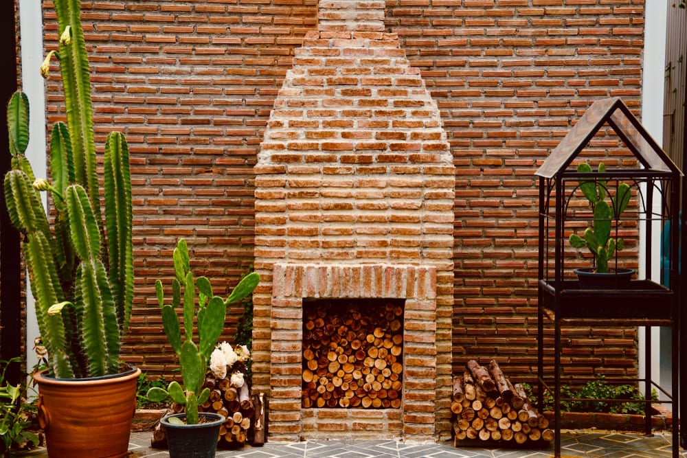 Brick fire pit