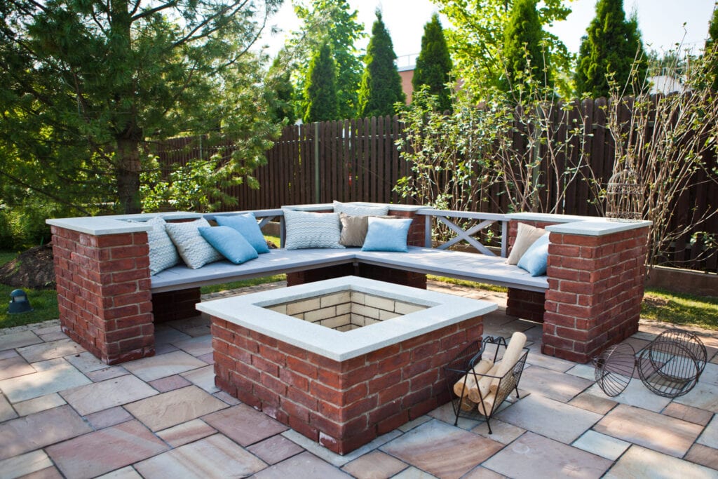 Outdoor brick firepit