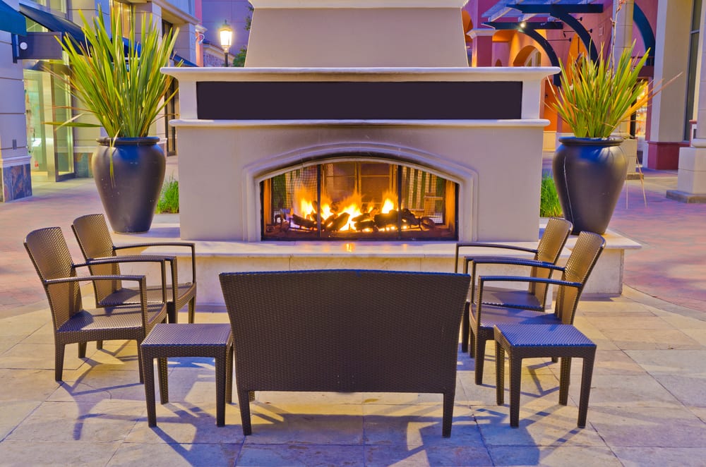 Outdoor fireplace