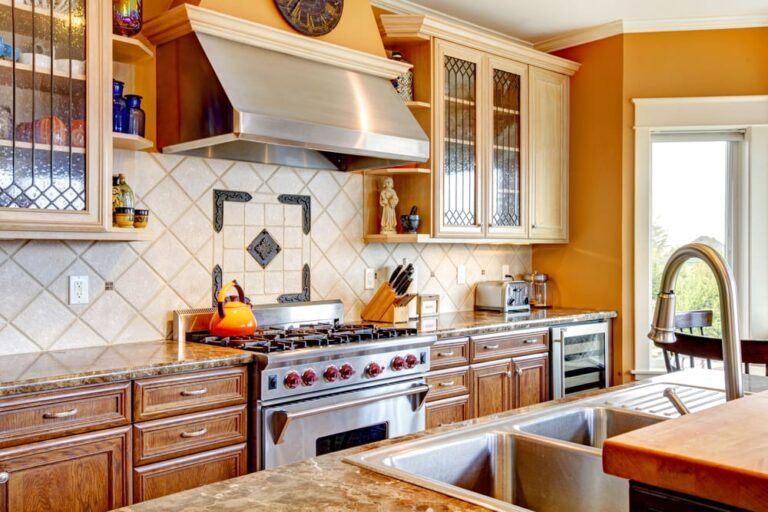 6 Ideas for Using Kitchen Backsplash Contrast