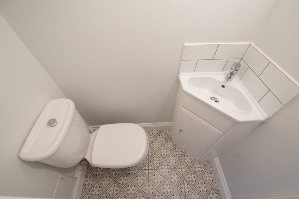 Small Bathroom Vanities That Take Back, Corner Vanity With Sink