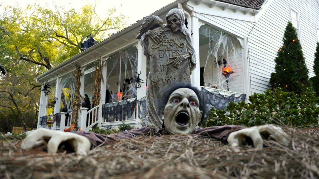 Halloween yard decorations