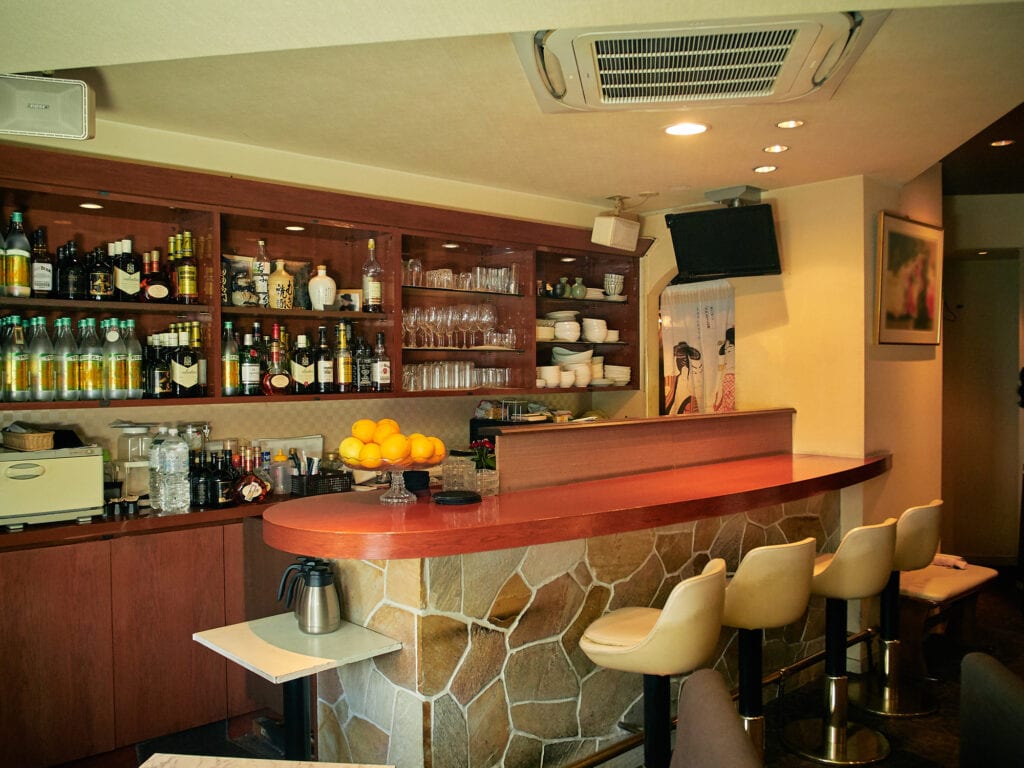 Ideas For Wall Under Bar Counter miami 2022
