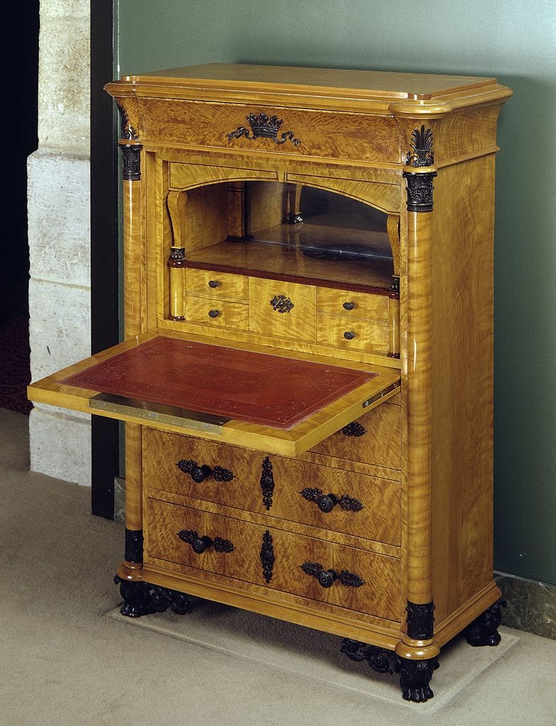 Small writing desk