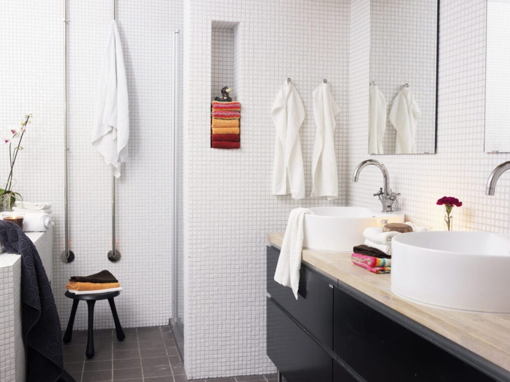 tiled bathroom affordable bathroom décor 