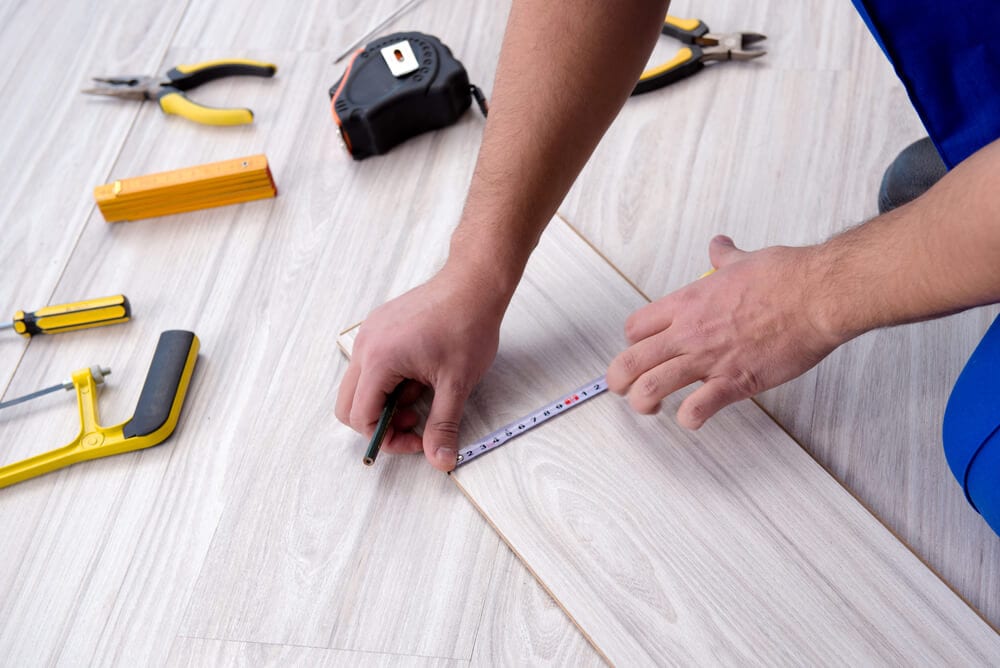Harwood Vs Laminate Flooring The Pros, How Much Does A Box Of Laminate Flooring Weigh
