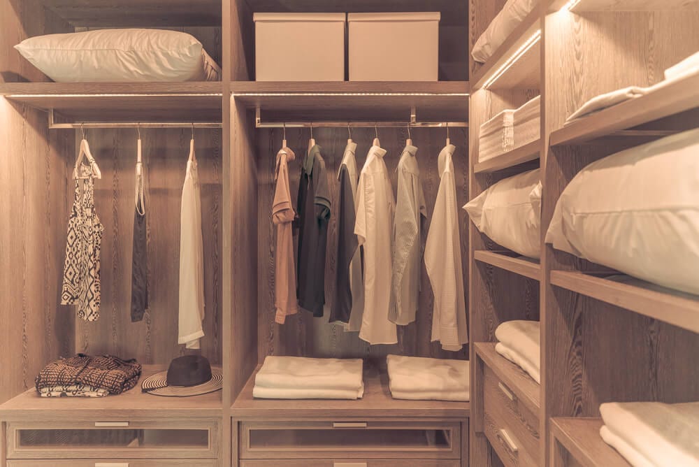 Walk-in Closets Shelving Style