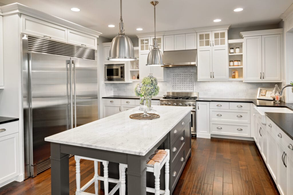 27 Kitchen Cabinet Colors That Pop Mymove, Are White Kitchen Cabinets Still In Style 2020