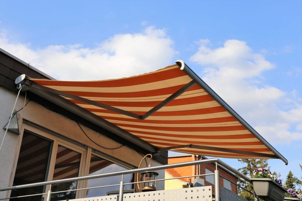 retractable awning