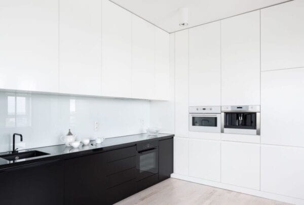 Black and white kitchen with glass backsplash