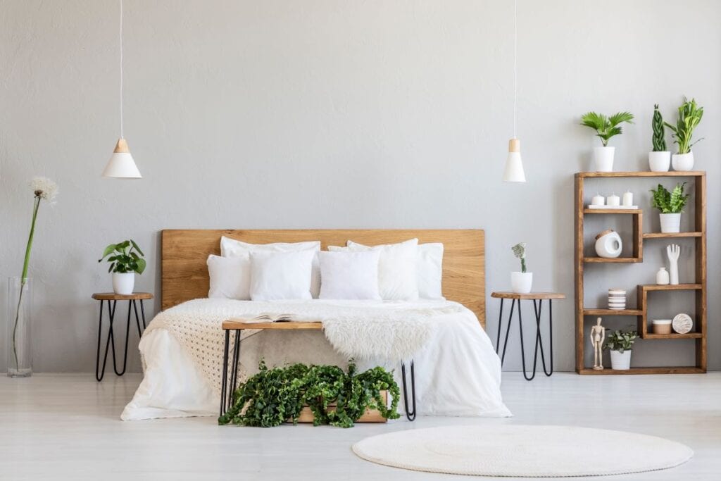 Greige bedroom walls with plants and modern look