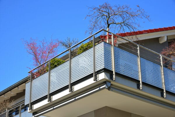 Privacy screen on balcony