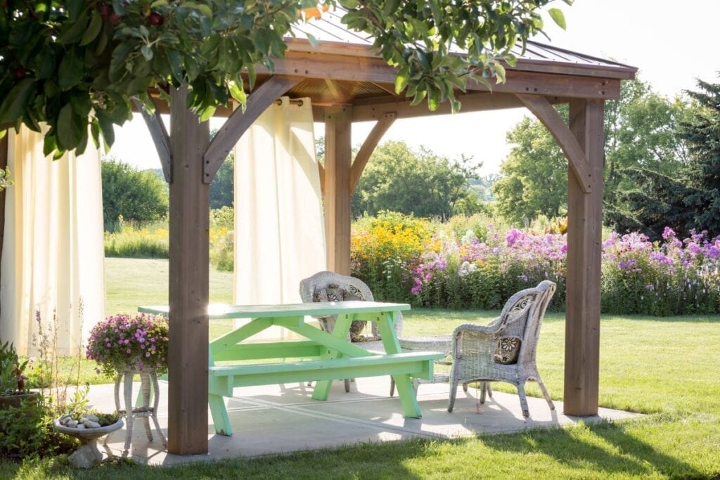 Backyard pergola for shade and comfort